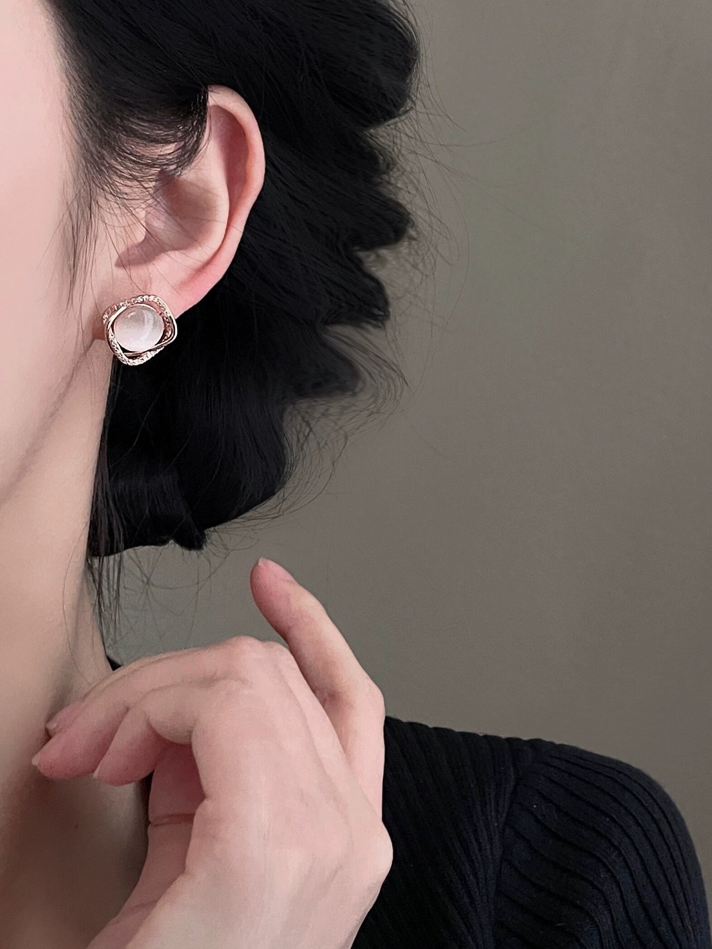 Ruoshui French Mosquito Coil Female Stud Earrings Sterling Silver Zircon