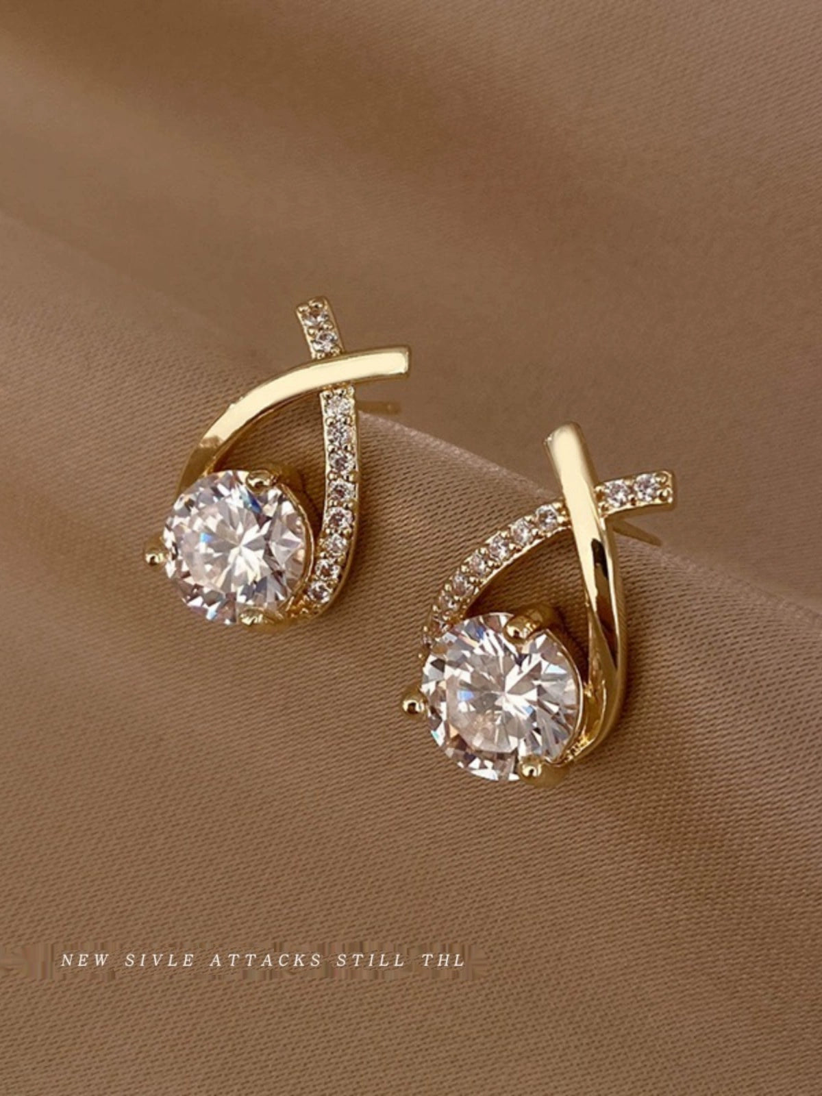 Outlets Clearance Special Offer 18K Gold Rhinestone Zircon Stud Earrings Light Luxury Temperament Earring Ear Clip Earrings Women's Accessories