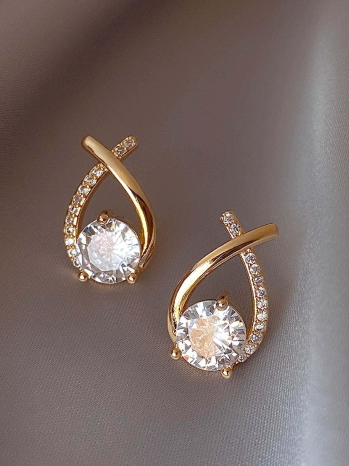 Outlets Clearance Special Offer 18K Gold Rhinestone Zircon Stud Earrings Light Luxury Temperament Earring Ear Clip Earrings Women's Accessories