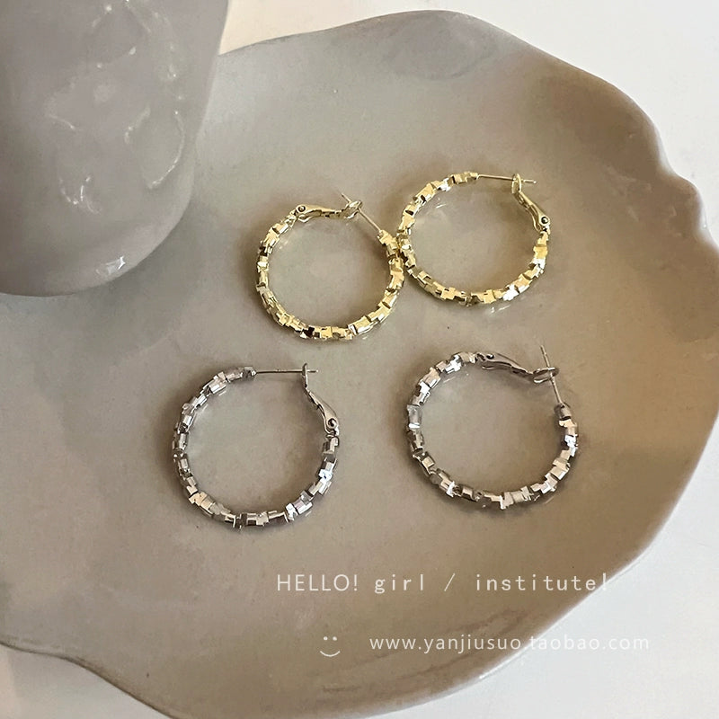 Small Pieces of Silver round Ring Earrings Female 2024 New Arrival Best Selling Ear Clip Accessible Luxury Fancy Exaggerated Ear Ring Square and round Face Earrings