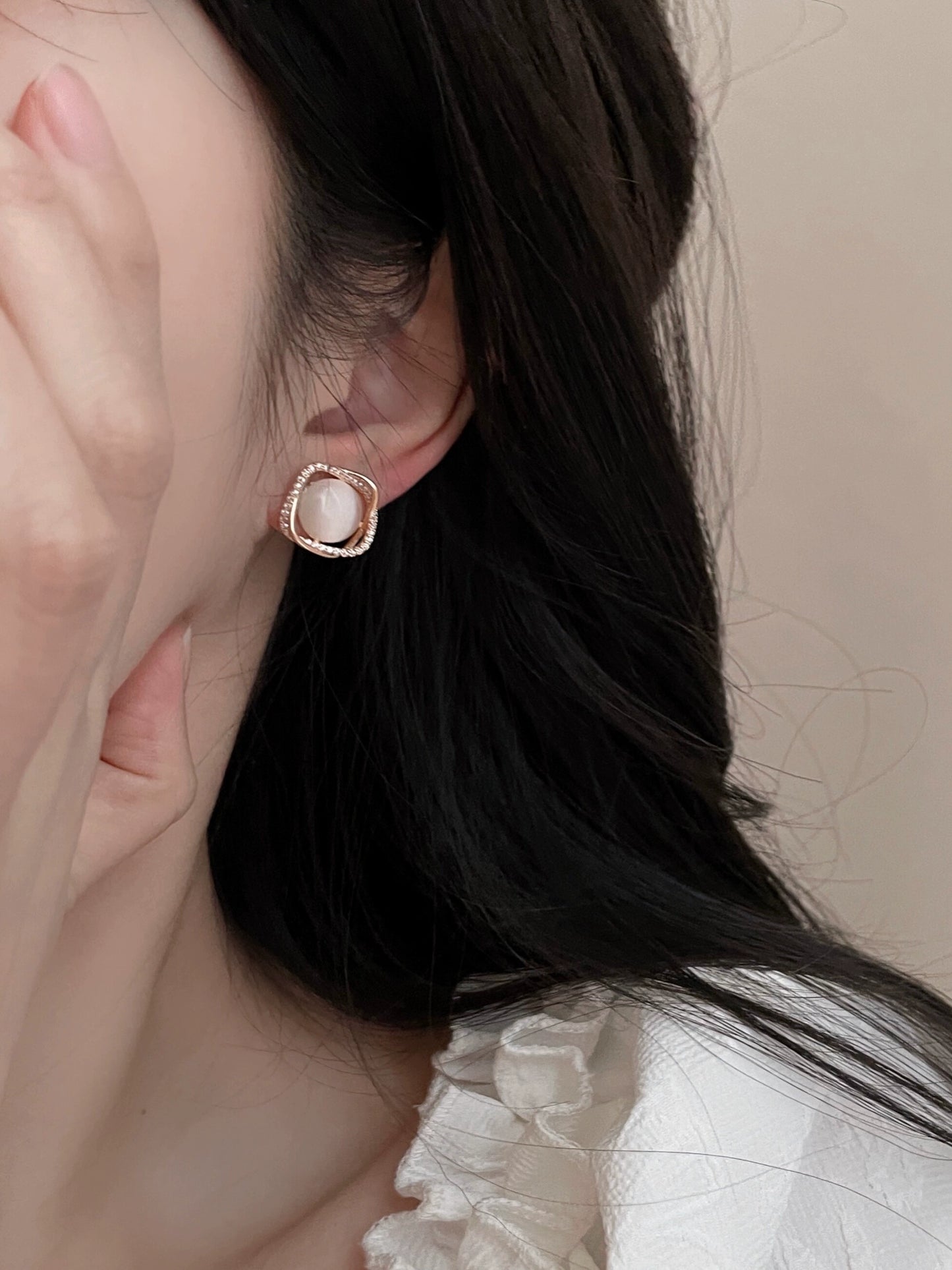 Ruoshui French Mosquito Coil Female Stud Earrings Sterling Silver Zircon
