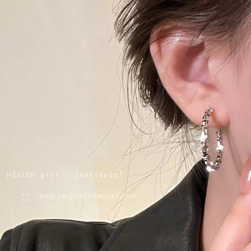 Small Pieces of Silver round Ring Earrings Female 2024 New Arrival Best Selling Ear Clip Accessible Luxury Fancy Exaggerated Ear Ring Square and round Face Earrings