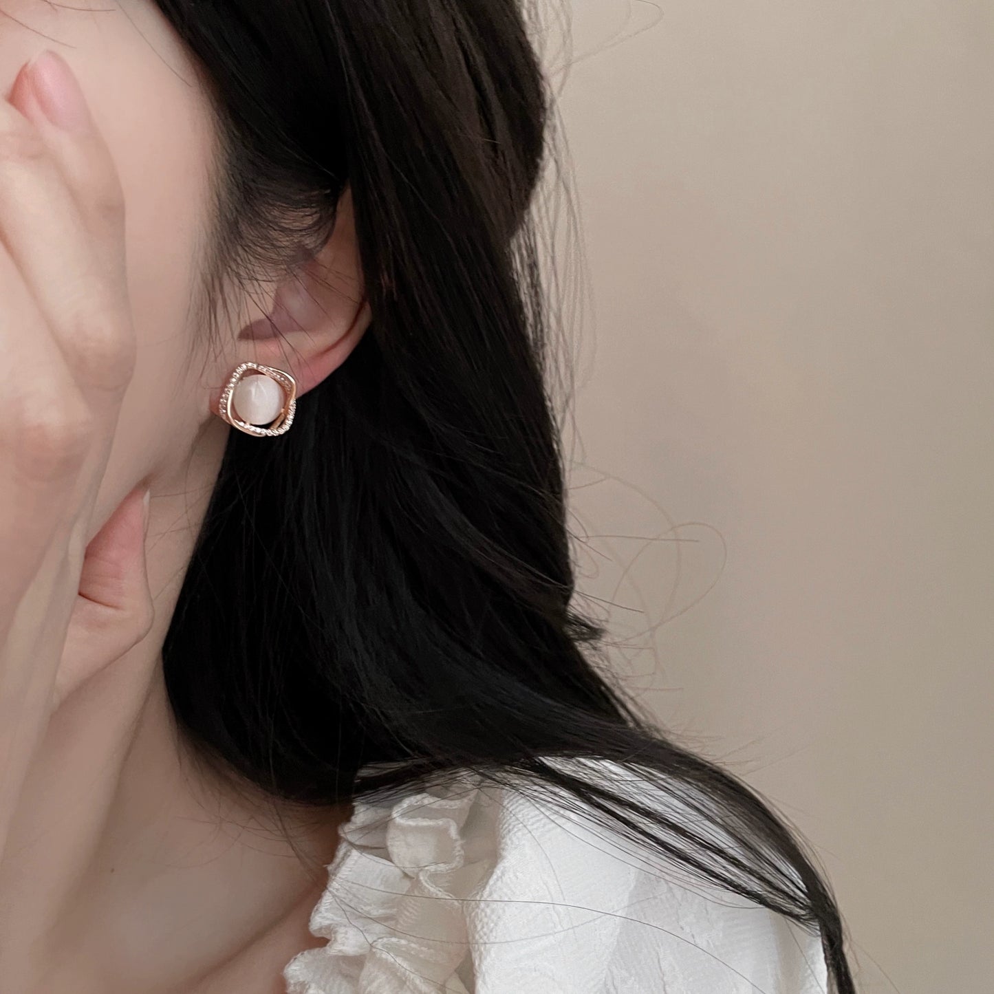 Ruoshui French Mosquito Coil Female Stud Earrings Sterling Silver Zircon