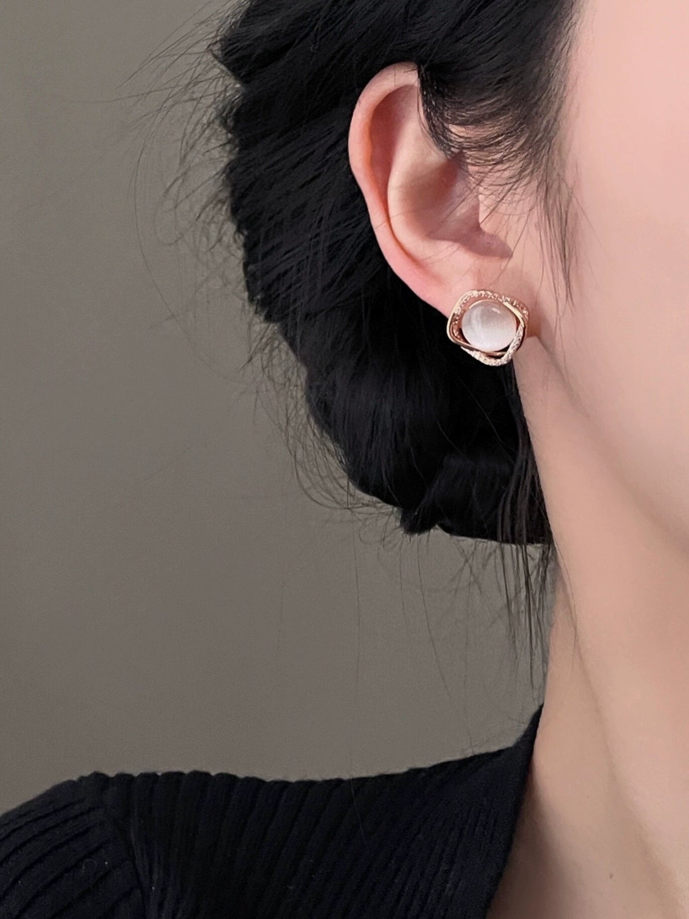 Ruoshui French Mosquito Coil Female Stud Earrings Sterling Silver Zircon