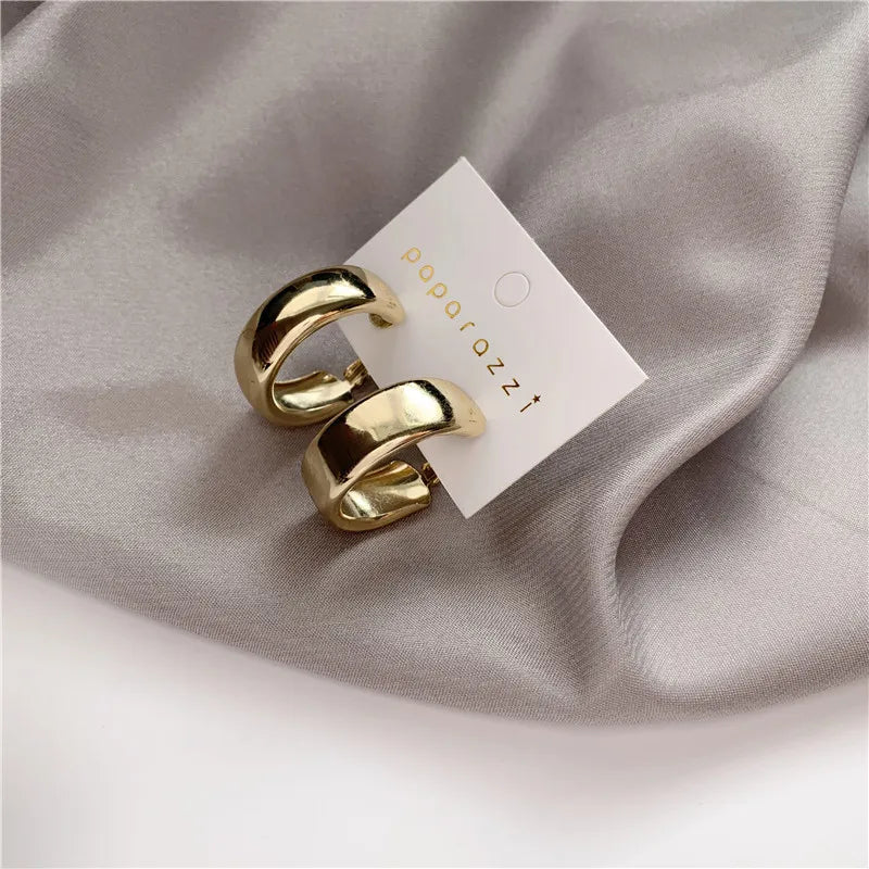 Korean New Simple Temperament Circle Pearl Earrings Fashion Small Versatile Earrings