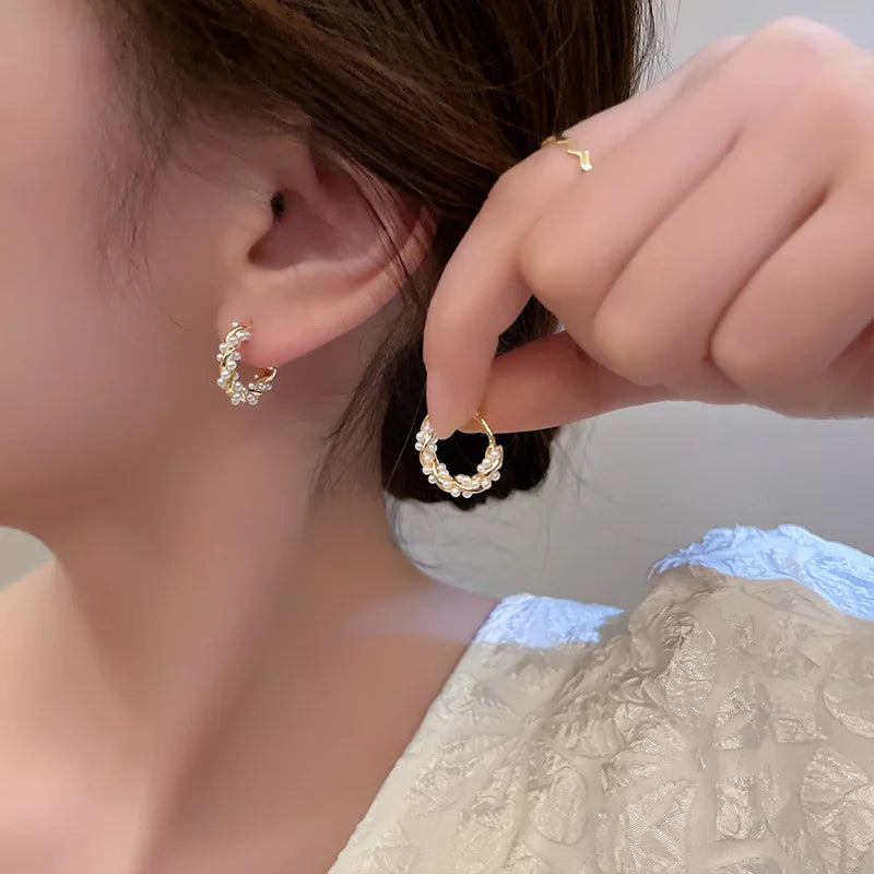Korean New Simple Temperament Circle Pearl Earrings Fashion Small Versatile Earrings