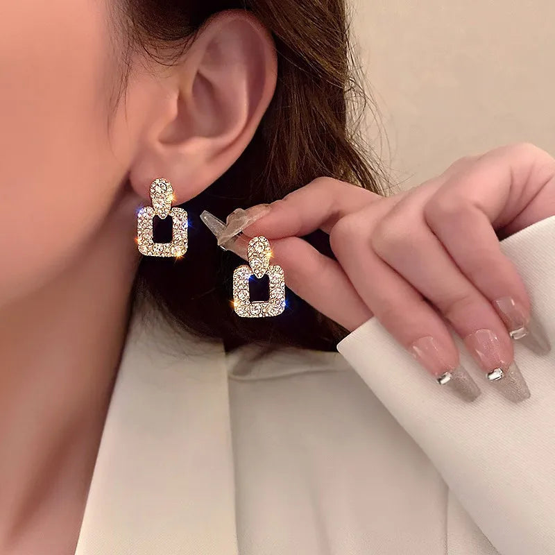 Korean New Simple Temperament Circle Pearl Earrings Fashion Small Versatile Earrings
