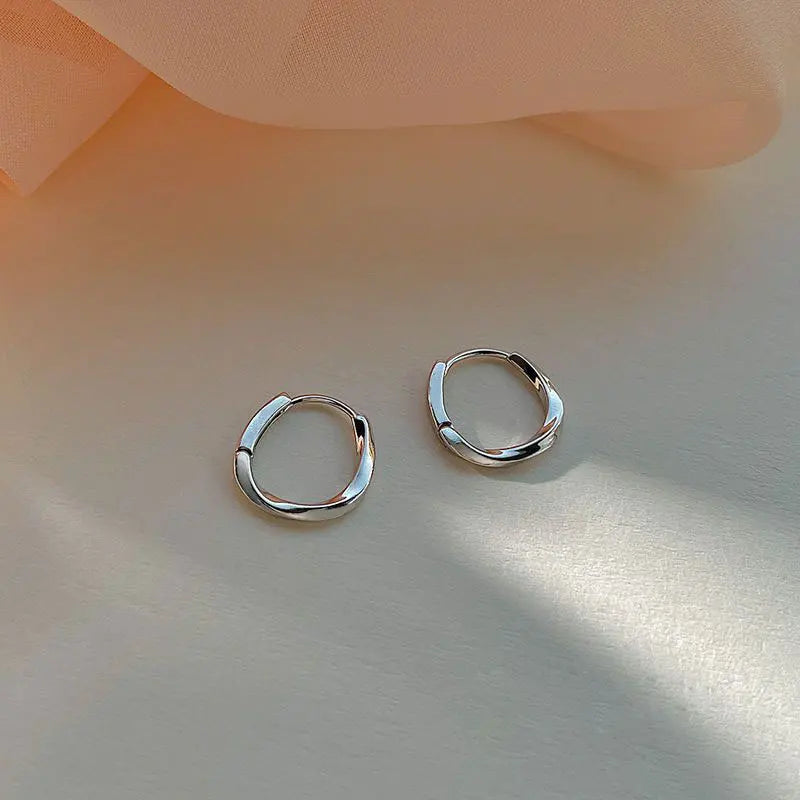 Korean New Simple Temperament Circle Pearl Earrings Fashion Small Versatile Earrings