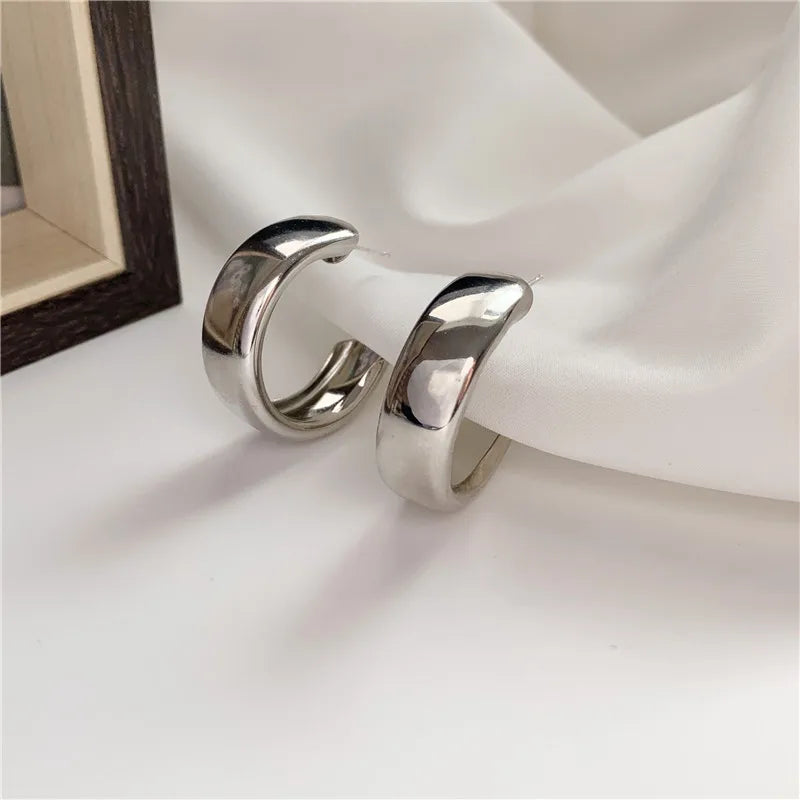 Korean New Simple Temperament Circle Pearl Earrings Fashion Small Versatile Earrings