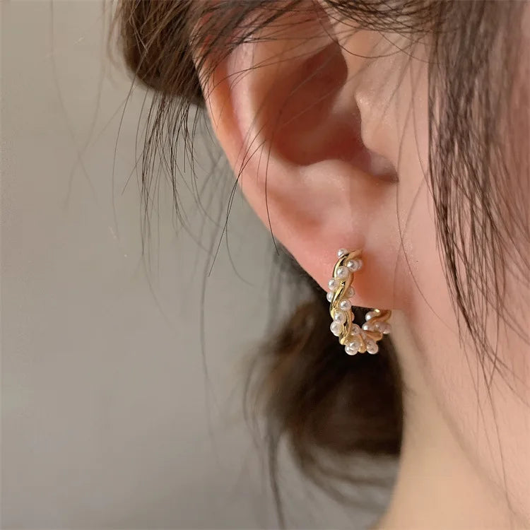 Korean New Simple Temperament Circle Pearl Earrings Fashion Small Versatile Earrings