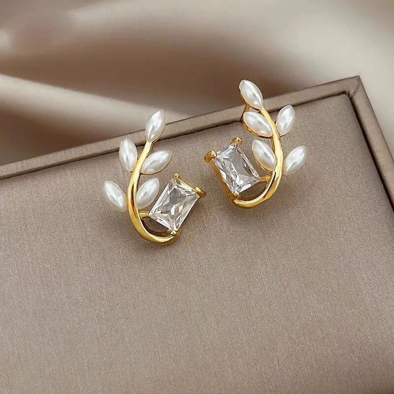 Korean New Simple Temperament Circle Pearl Earrings Fashion Small Versatile Earrings