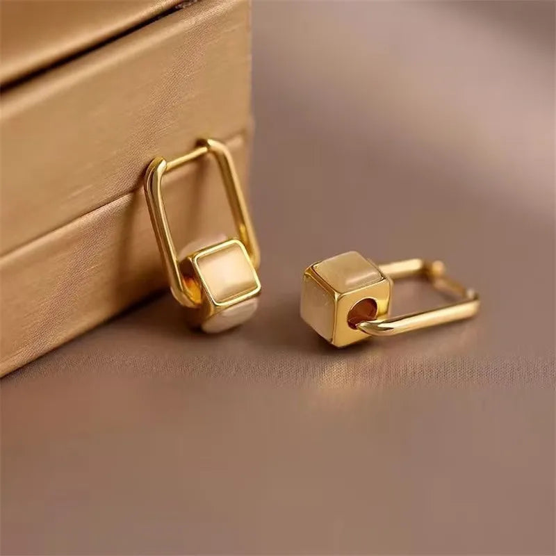 Korean New Simple Temperament Circle Pearl Earrings Fashion Small Versatile Earrings