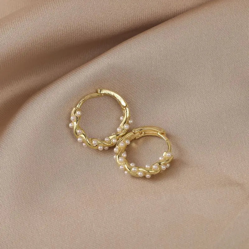 Korean New Simple Temperament Circle Pearl Earrings Fashion Small Versatile Earrings