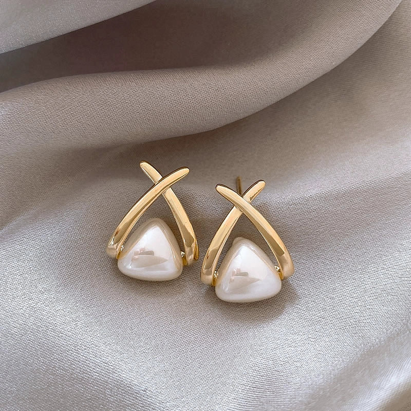 Retro Hong Kong Style Elegant Stud Earrings for Women 2025 New Arrival Best Selling Internet Celebrity Niche Style Fancy Stud Earrings Golden Versatile Stud Earrings