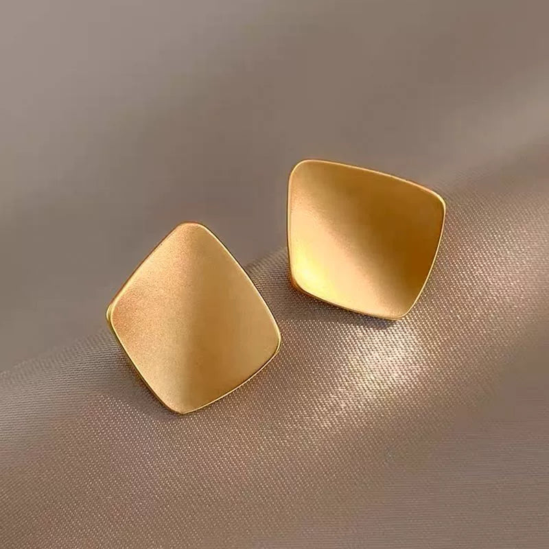 Retro Hong Kong Style Elegant Stud Earrings for Women 2025 New Arrival Best Selling Internet Celebrity Niche Style Fancy Stud Earrings Golden Versatile Stud Earrings