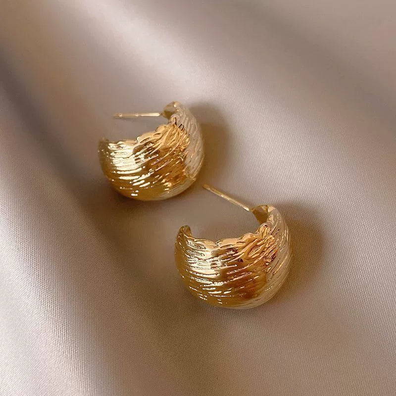 Retro Hong Kong Style Elegant Stud Earrings for Women 2025 New Arrival Best Selling Internet Celebrity Niche Style Fancy Stud Earrings Golden Versatile Stud Earrings