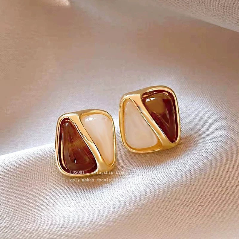 Retro Hong Kong Style Elegant Stud Earrings for Women 2025 New Arrival Best Selling Internet Celebrity Niche Style Fancy Stud Earrings Golden Versatile Stud Earrings