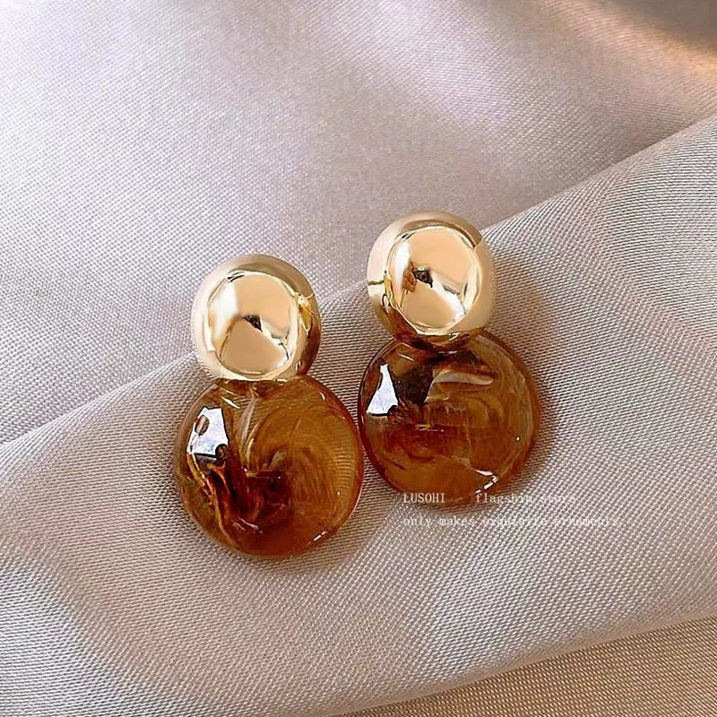 Retro Hong Kong Style Elegant Stud Earrings for Women 2025 New Arrival Best Selling Internet Celebrity Niche Style Fancy Stud Earrings Golden Versatile Stud Earrings