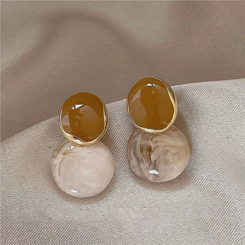 Retro Hong Kong Style Elegant Stud Earrings for Women 2025 New Arrival Best Selling Internet Celebrity Niche Style Fancy Stud Earrings Golden Versatile Stud Earrings