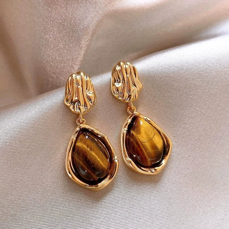 Retro Hong Kong Style Elegant Stud Earrings for Women 2025 New Arrival Best Selling Internet Celebrity Niche Style Fancy Stud Earrings Golden Versatile Stud Earrings
