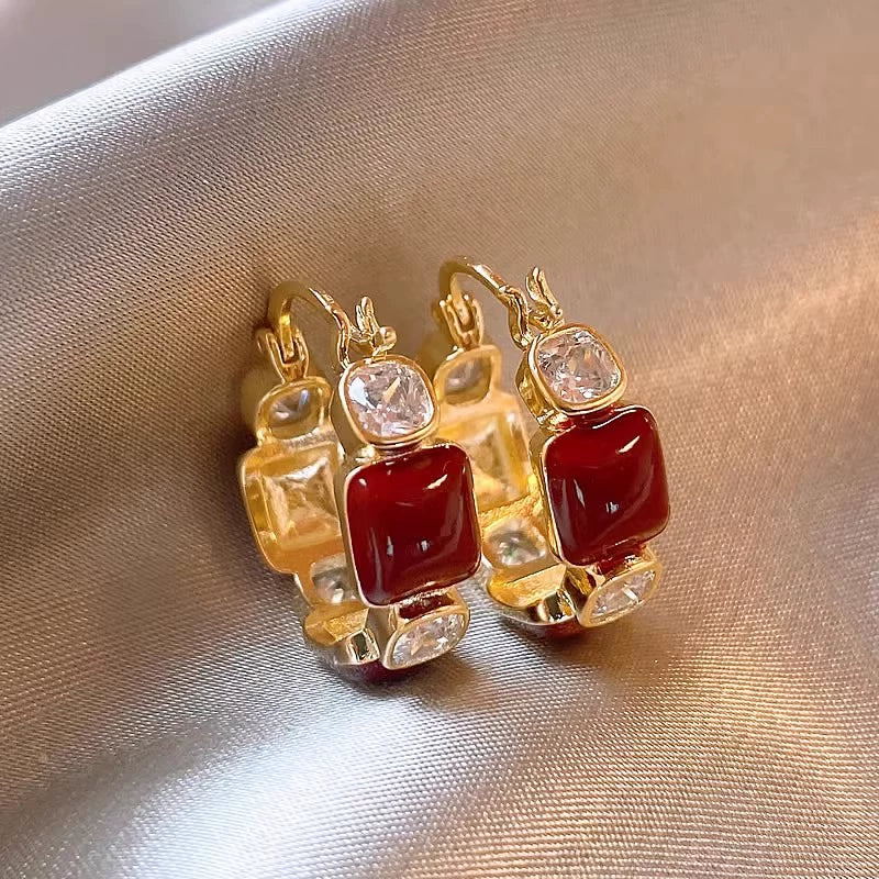 Retro Hong Kong Style Elegant Stud Earrings for Women 2025 New Arrival Best Selling Internet Celebrity Niche Style Fancy Stud Earrings Golden Versatile Stud Earrings