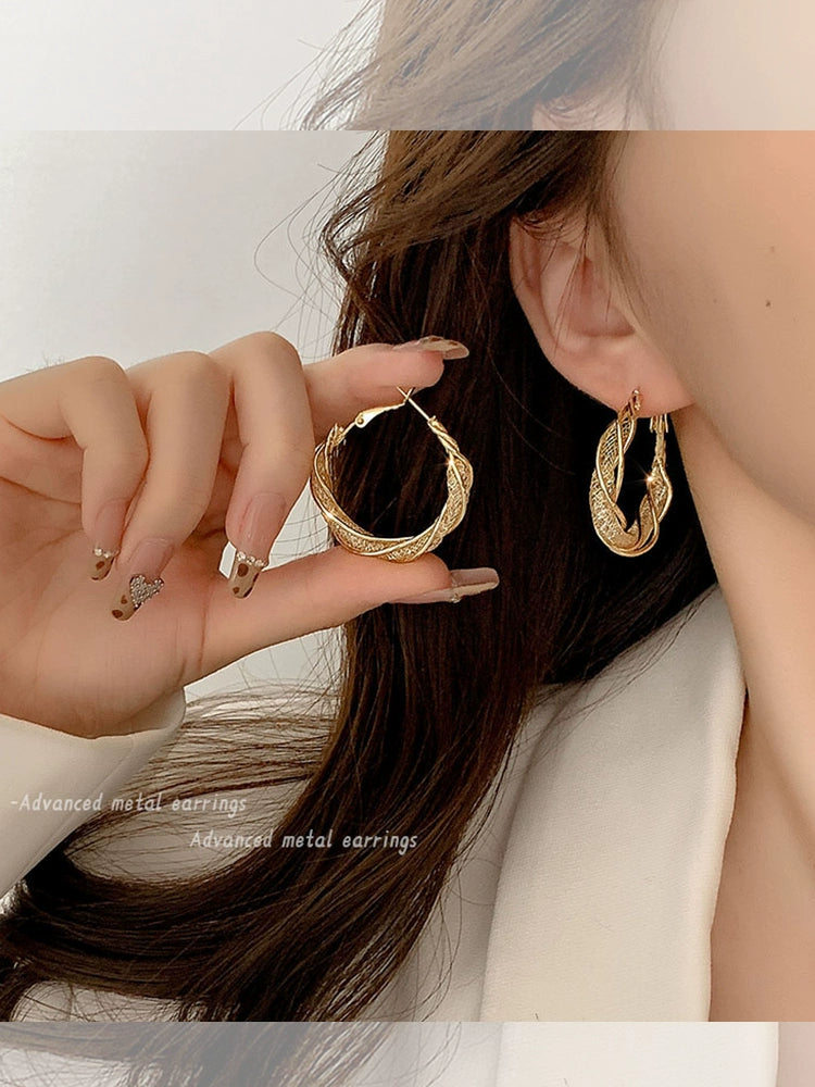Retro Hong Kong Style Elegant Stud Earrings for Women 2025 New Arrival Best Selling Internet Celebrity Niche Style Fancy Stud Earrings Golden Versatile Stud Earrings