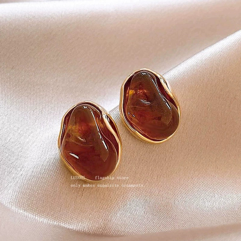 Retro Hong Kong Style Elegant Stud Earrings for Women 2025 New Arrival Best Selling Internet Celebrity Niche Style Fancy Stud Earrings Golden Versatile Stud Earrings
