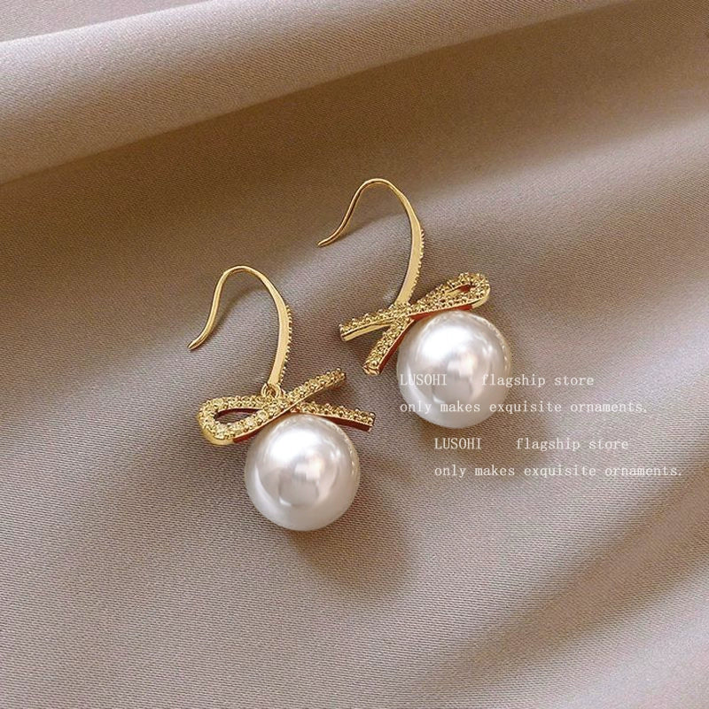 Retro Hong Kong Style Elegant Stud Earrings for Women 2025 New Arrival Best Selling Internet Celebrity Niche Style Fancy Stud Earrings Golden Versatile Stud Earrings