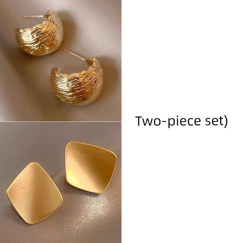 Retro Hong Kong Style Elegant Stud Earrings for Women 2025 New Arrival Best Selling Internet Celebrity Niche Style Fancy Stud Earrings Golden Versatile Stud Earrings