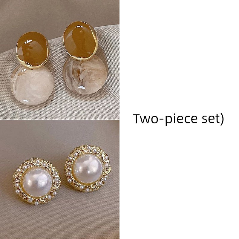 Retro Hong Kong Style Elegant Stud Earrings for Women 2025 New Arrival Best Selling Internet Celebrity Niche Style Fancy Stud Earrings Golden Versatile Stud Earrings