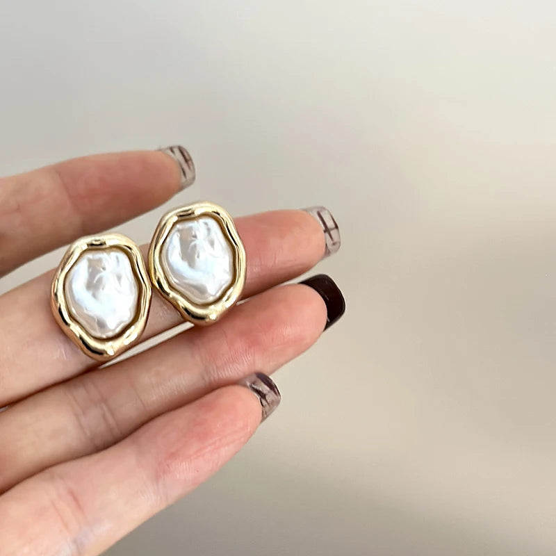 Baroque Pearl Earrings New Hot Style High-End Earrings Women's Light Luxury Niche Unique Irregular Earrings Silver Needles