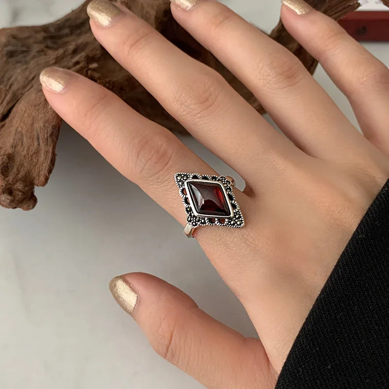 High Quality Vintage Rhombus Design Red Garnet Stone Thai Silver Ladies Rings Wholesale Jewelry For Women Christmas Gifts