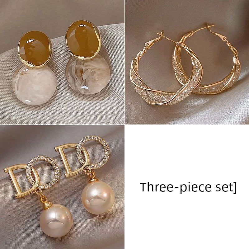 Retro Hong Kong Style Elegant Stud Earrings for Women 2025 New Arrival Best Selling Internet Celebrity Niche Style Fancy Stud Earrings Golden Versatile Stud Earrings