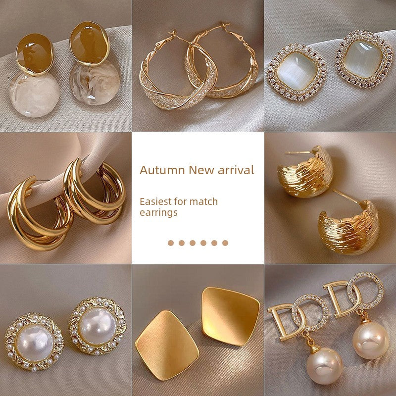 Retro Hong Kong Style Elegant Stud Earrings for Women 2025 New Arrival Best Selling Internet Celebrity Niche Style Fancy Stud Earrings Golden Versatile Stud Earrings