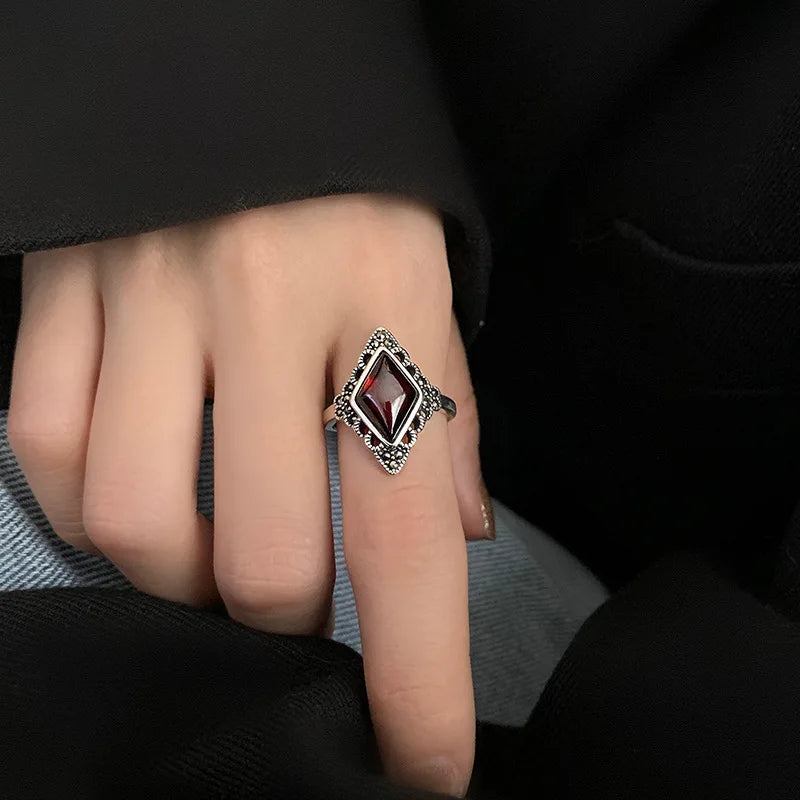 High Quality Vintage Rhombus Design Red Garnet Stone Thai Silver Ladies Rings Wholesale Jewelry For Women Christmas Gifts