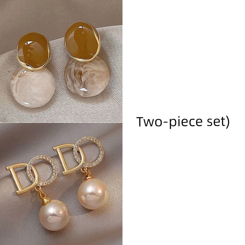 Retro Hong Kong Style Elegant Stud Earrings for Women 2025 New Arrival Best Selling Internet Celebrity Niche Style Fancy Stud Earrings Golden Versatile Stud Earrings